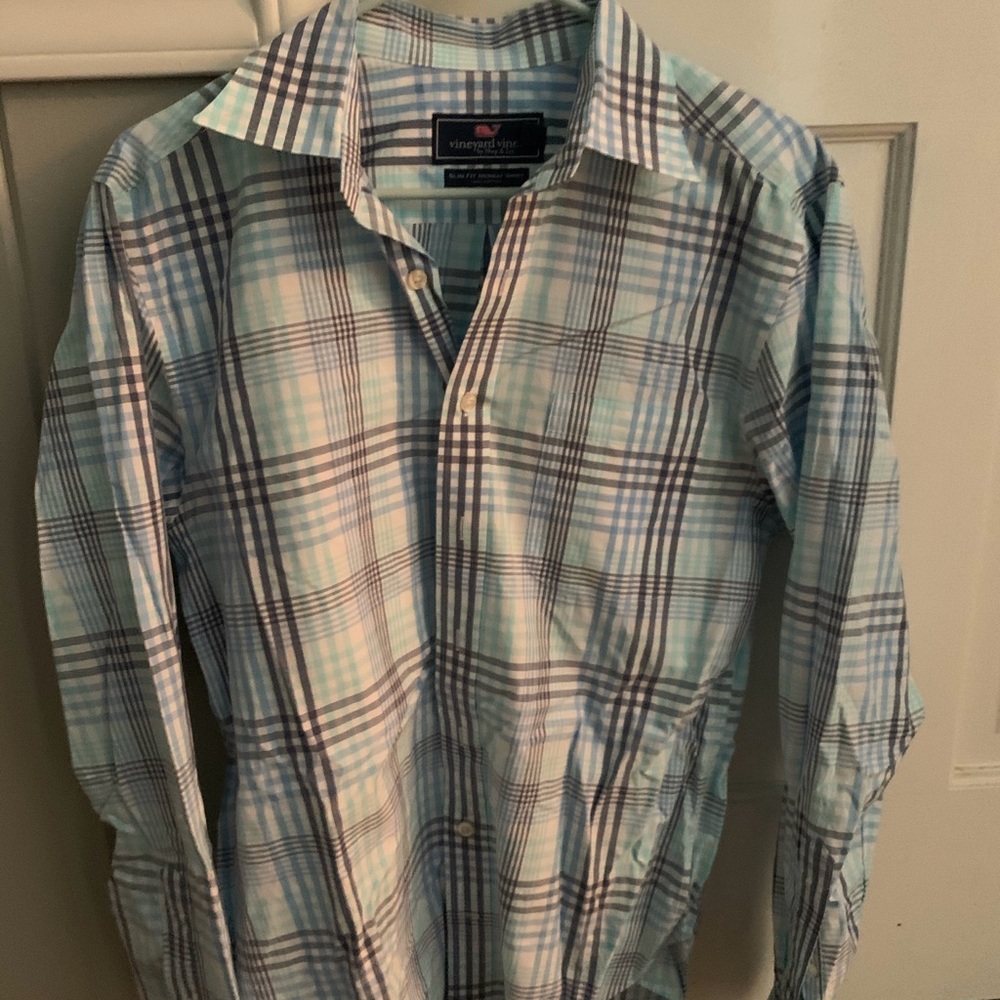 Button down vineyard vines shirt